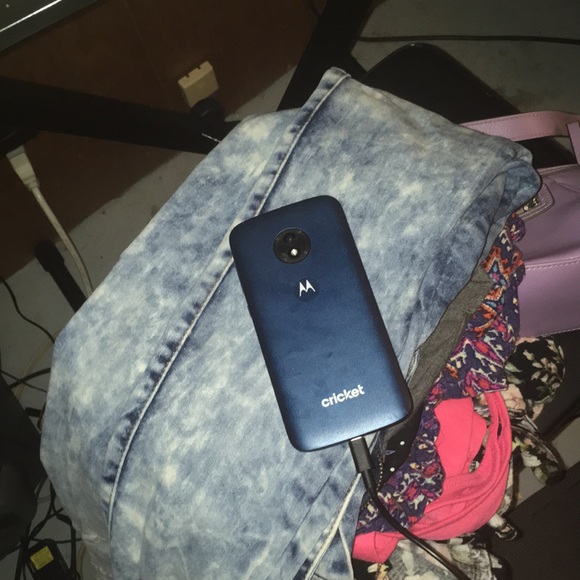 Galaxy phone - Picture 3 of 3